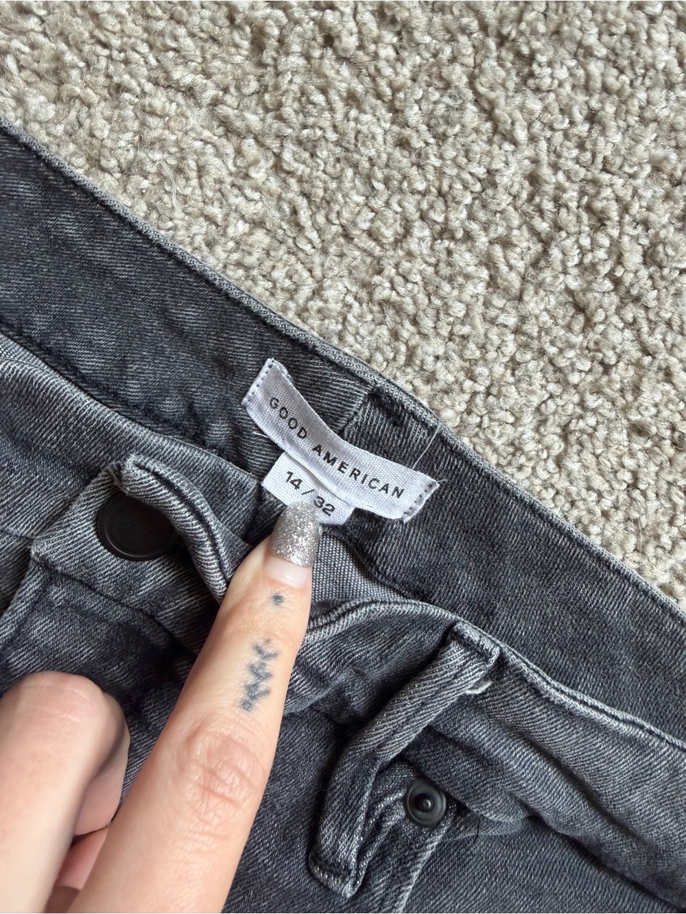 Good American Women's Distressed Hem Skinny Jeans - Picture 5 of 5